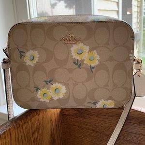 COACH NWOT Mini Camera Bag Signature Canvas Daisy